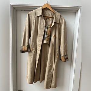 BURBURRY trench coat